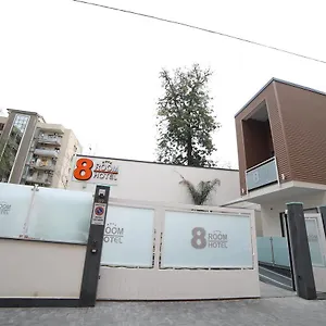 8room 4*, Katania Włochy
